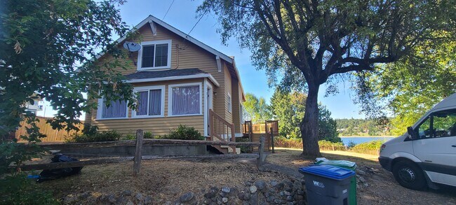 Building Photo - 1727 Marguerite Ave
