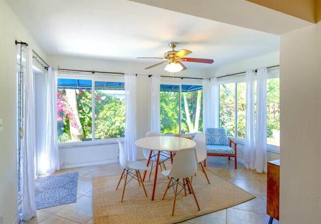 Building Photo - 705 NE 24th Ave