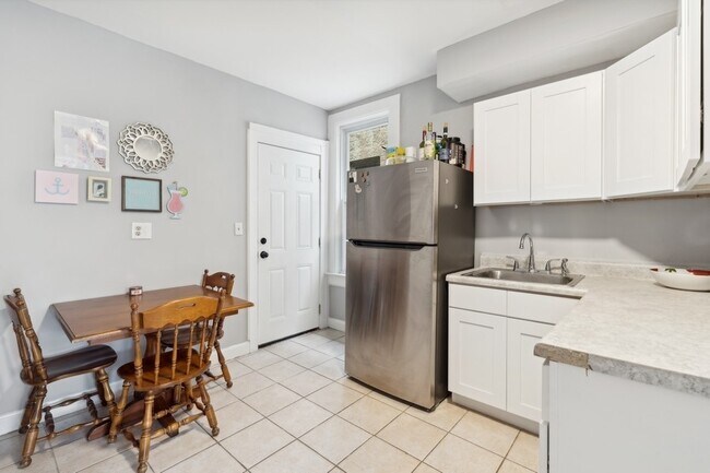 Foto del edificio - 2553 N Southport Ave