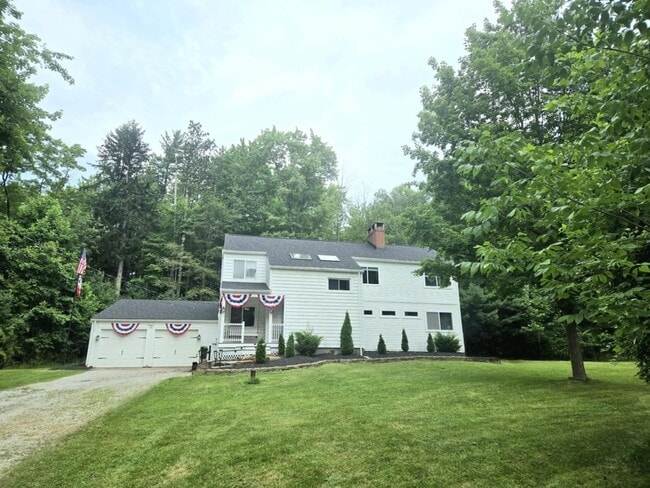 Building Photo - Spacious 4BR House in Chagrin Falls