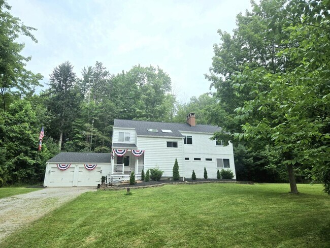 Foto del edificio - Spacious 4BR House in Chagrin Falls