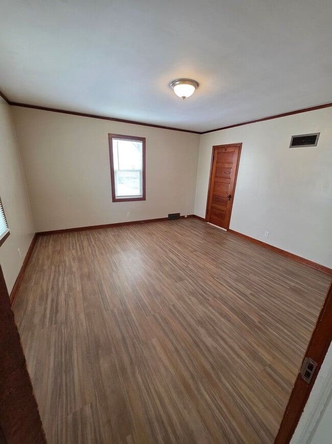 Building Photo - AEC-209