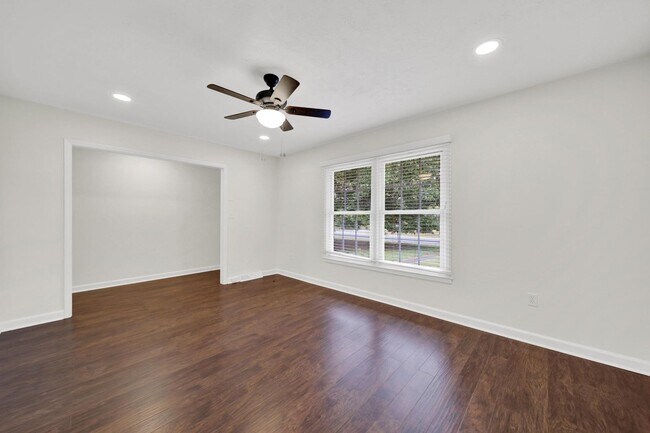 Building Photo - Beautifully Renovated Three Bed Two Bath Ranch Home in Mint Hill!