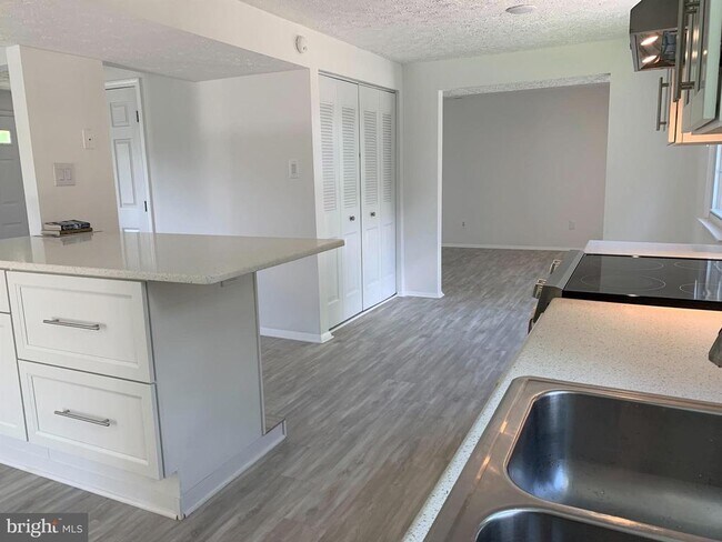 Foto del edificio - 8406 Woodford Ct