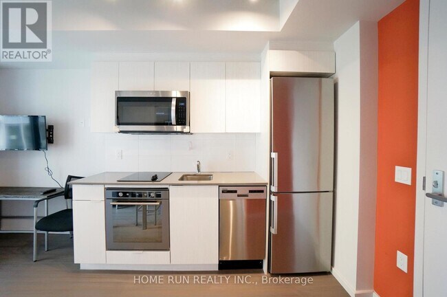 Building Photo - 105 Champagne Ave S