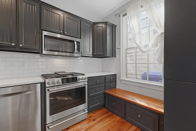 Building Photo - 9 Bogard St