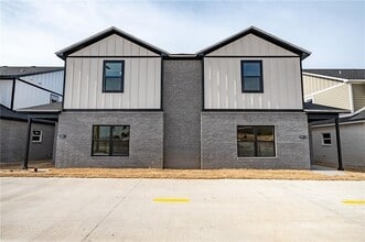 Building Photo - 825 S Rupple Rd