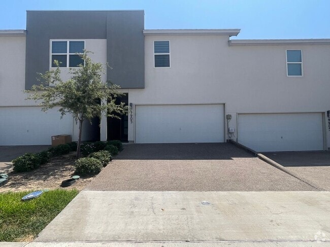 Building Photo - 9905 Kaspar Dr
