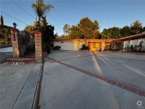 Building Photo - 9448 Charrick Dr