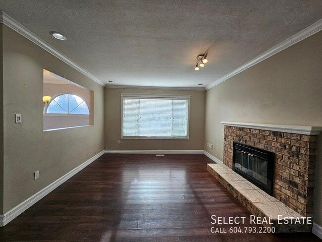 Photo du bâtiment - 32985 Malahat Pl