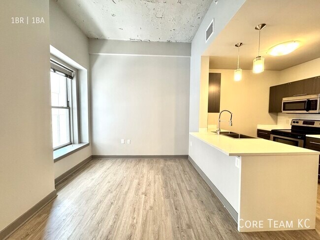 Foto del edificio - 306 E. 12th St.-303