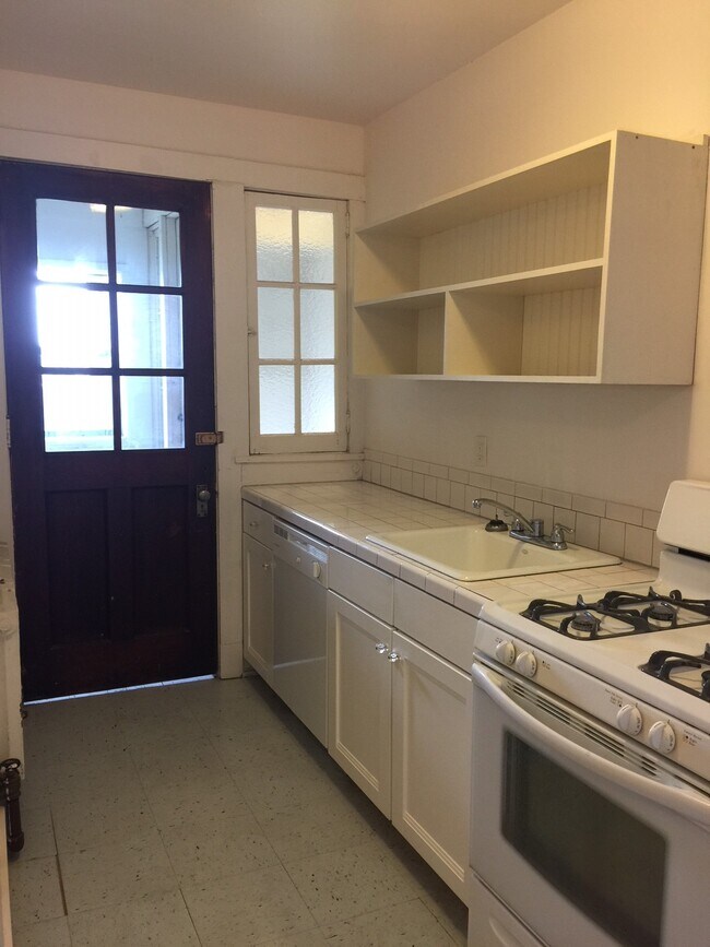 Foto del edificio - 1534 Woodland Ave