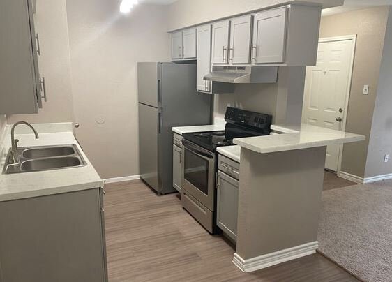 Foto del edificio - 10901 Meadowglen Ln
