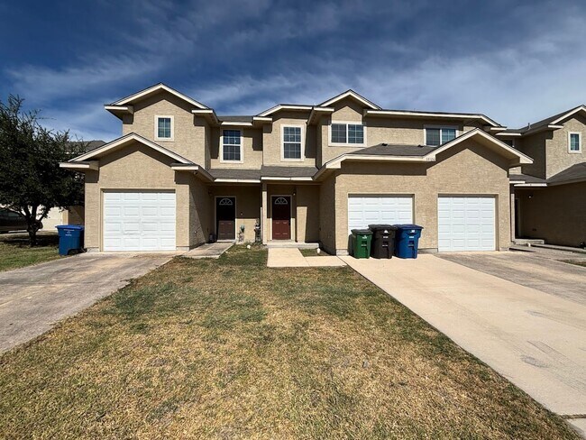 Building Photo - Spacious 3-Bedroom, 2 Bath, 1 Car Garage. ...