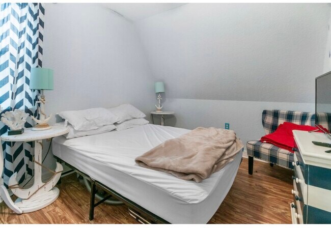 Downstairs Bedroom - 222 Sandpebble Pl