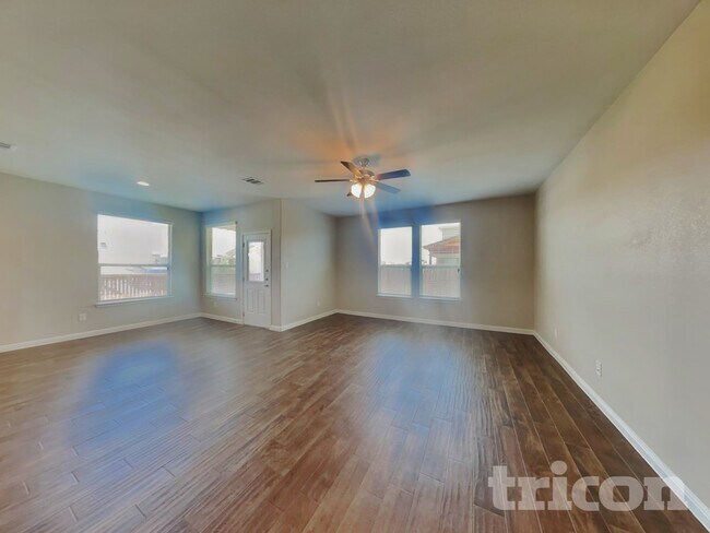 Foto del edificio - 9124 Highland Orchard Dr