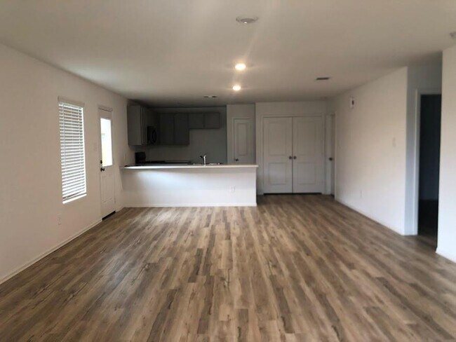 Building Photo - 17591 Longwood Trce Ln