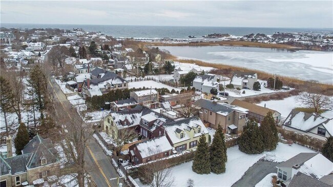 Foto del edificio - 167 Coggeshall Ave