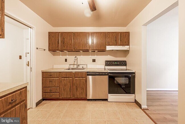 Foto del edificio - 9728 Kingsbridge Dr