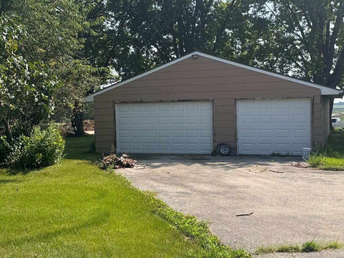 Building Photo - 10486 Melms Rd