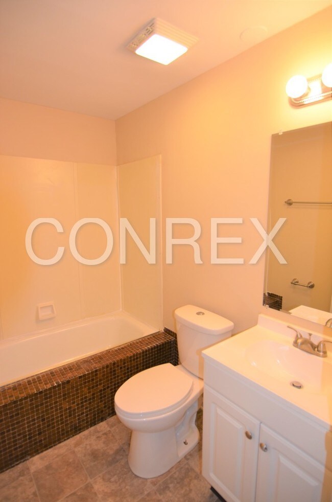 Foto del edificio - 10144 E 21st St