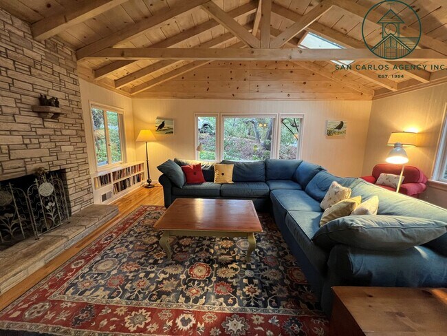 Foto del edificio - Updated & Spacious Four Bedroom Home in Peaceful Carmel Location