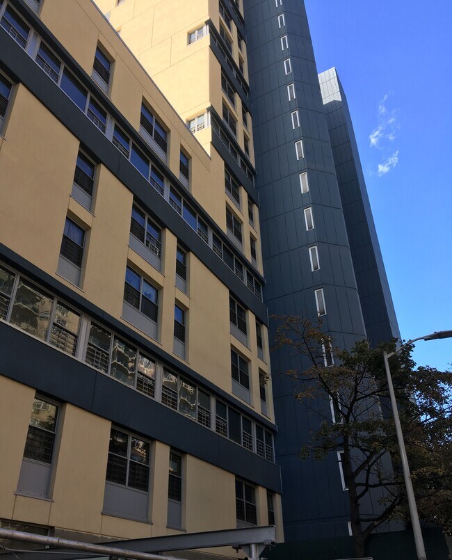 Foto del edificio - 85 Riverdale Ave