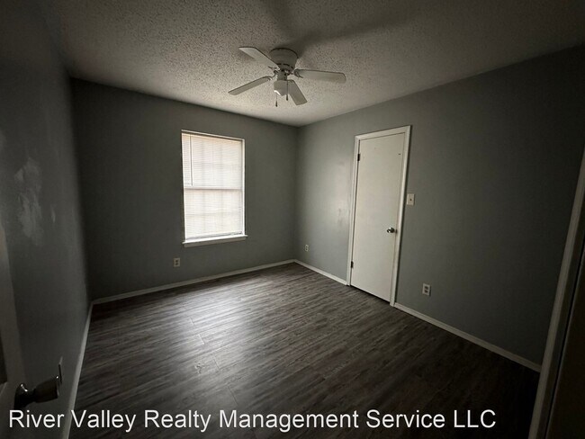 Foto del edificio - 3 br, 1 bath House - 1313 E L St