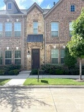Building Photo - 2409 Siskiyou St