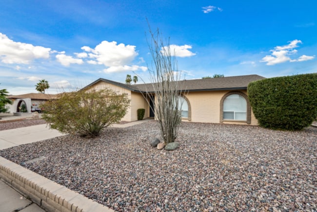 Building Photo - 3Bed/2Bath House at Thunderbird/59th Ave! Ready for Immediate Move-In! – RV GATE!