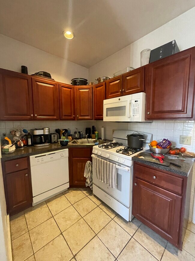 Foto del edificio - 1258 Commonwealth Ave