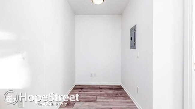 Building Photo - 2 bedroom in Calgary AB