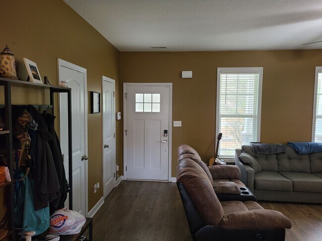 Foto del edificio - 4 Bed, 2.5 Bath located in The Village in Folkstone Community - Holly Ridge