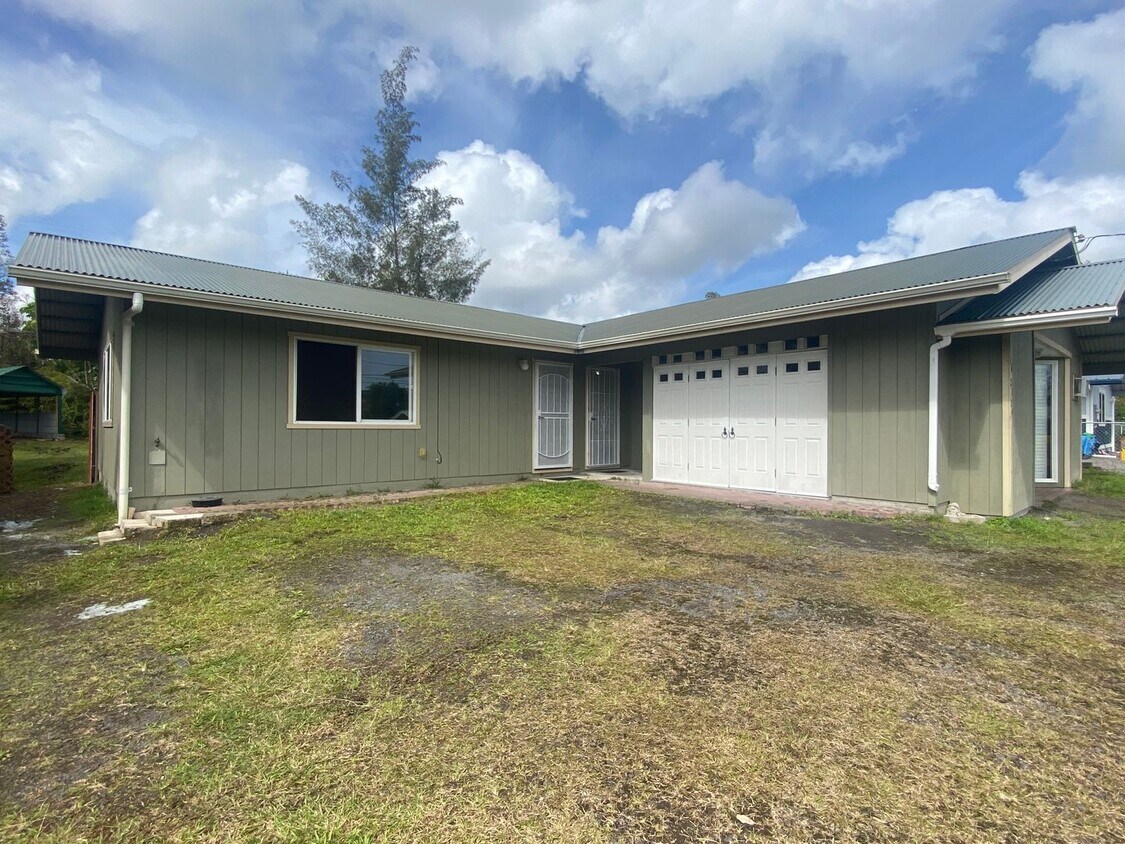Primary Photo - Spacious 3-Bedroom Home with Bonus Studio ...