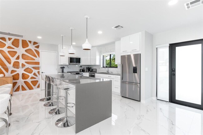 Foto del edificio - 21230 NE 25th Ct
