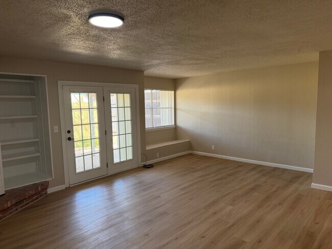 Building Photo - 6933 SW Hampshire Cir
