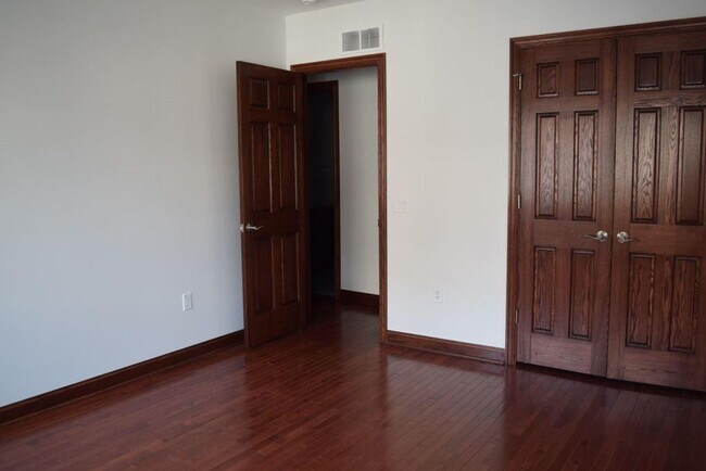 Foto del edificio - 326 W Jefferson St