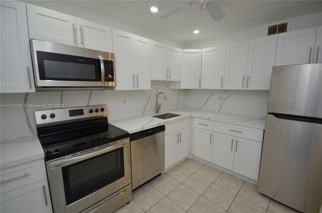 Foto del edificio - 7440 Miami Lakes Dr