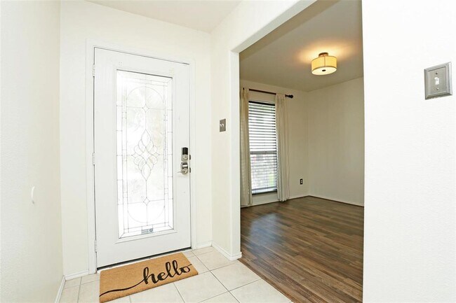 Foto del edificio - 1939 Wooded Acres Dr