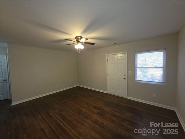 Building Photo - 3136 Creighton Dr