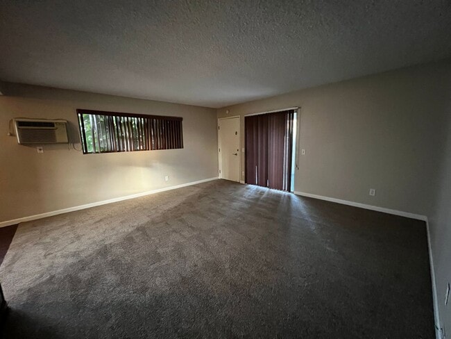 Building Photo - 2 Bedroom 1.5 Bath Apartment for Rent in Whittier
