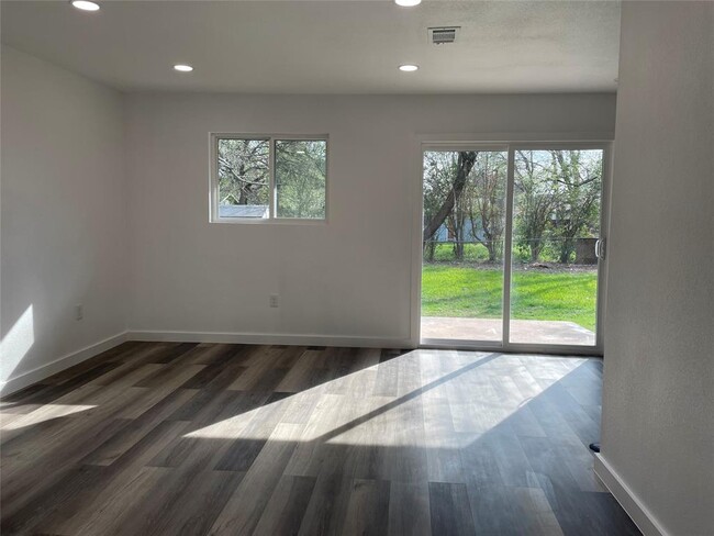 Foto del edificio - 411 Tamworth Ave