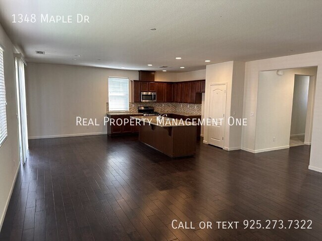 Foto del edificio - 1348 Maple Dr