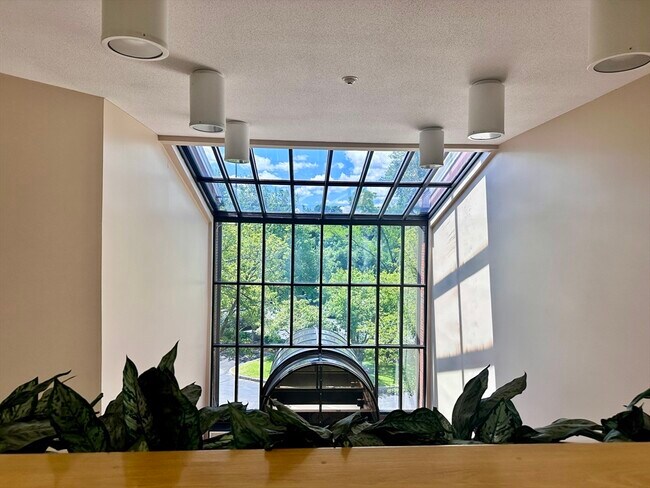 Foto del edificio - 100 Rosemary Way