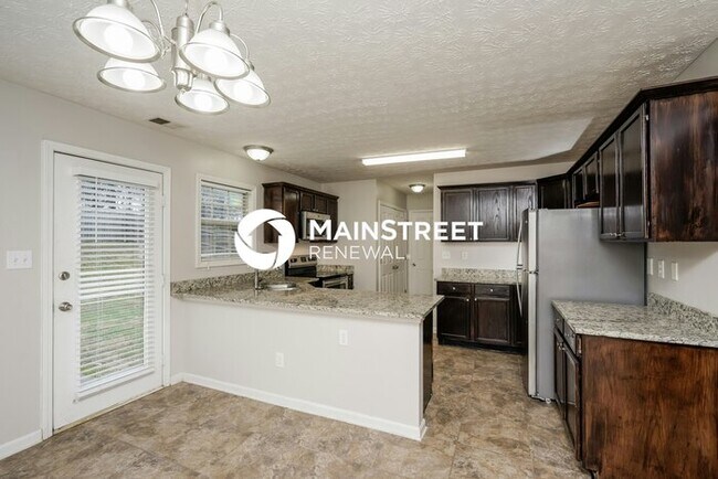 Building Photo - 3 Bedroom Pet-Friendly Home in Louisville, KY with Main Street Renewal