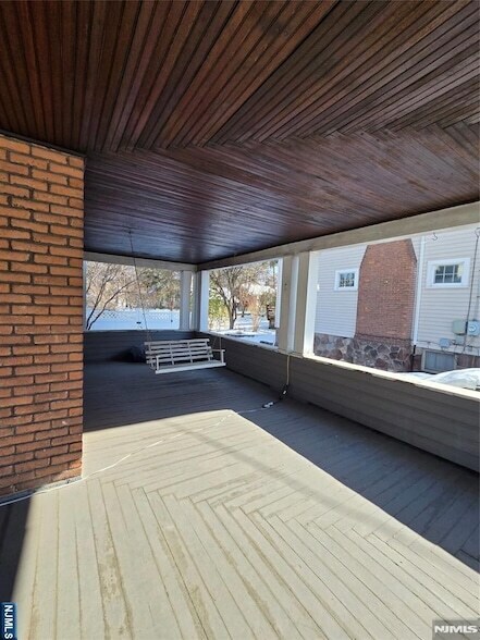 Foto del edificio - 145 Christie St