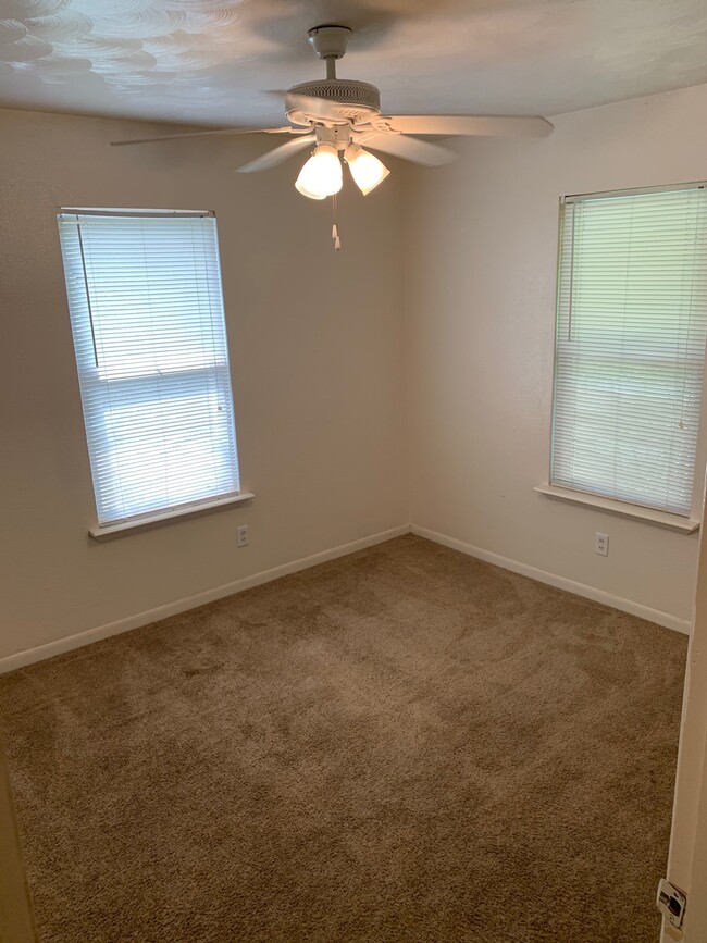 Foto del edificio - 529 Park Ln