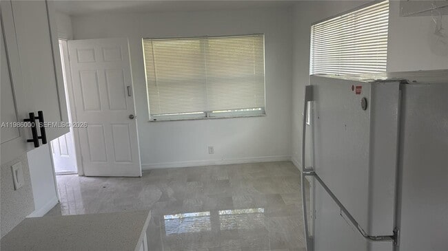 Building Photo - 6201 SW 37 Ct