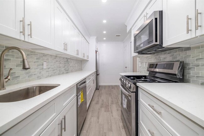 Building Photo - 77 S Park Ave