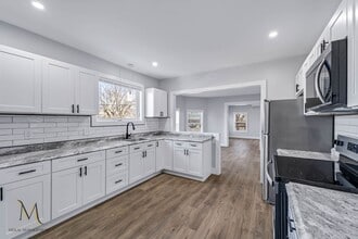Building Photo - 403-405-405 S Elm St